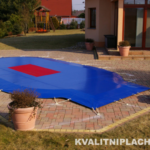 Kvalitní plachta jako ochrana vodní hladiny našeho bazénu