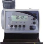 Základem kvalitní zahradní závlahy je dostatečný zdroj vody, tím může být i nádrž s dešťovou vodou