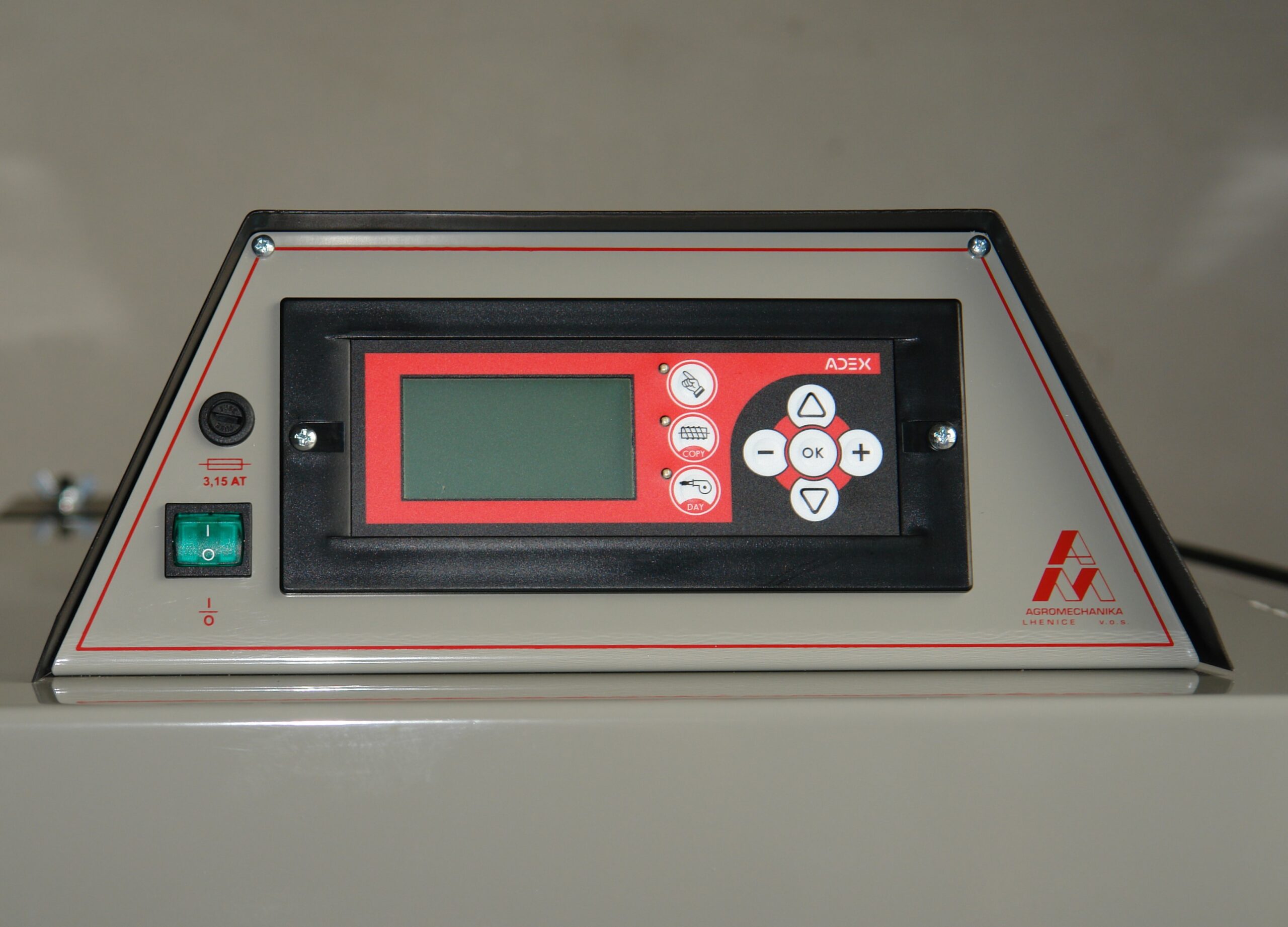 AM 26 Carbo 2 ovladaci panel1